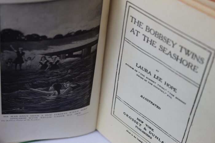 Book “The Bobbsey Twins At the Seashore” by Laura Lee Hope circa 1907 - Image 9